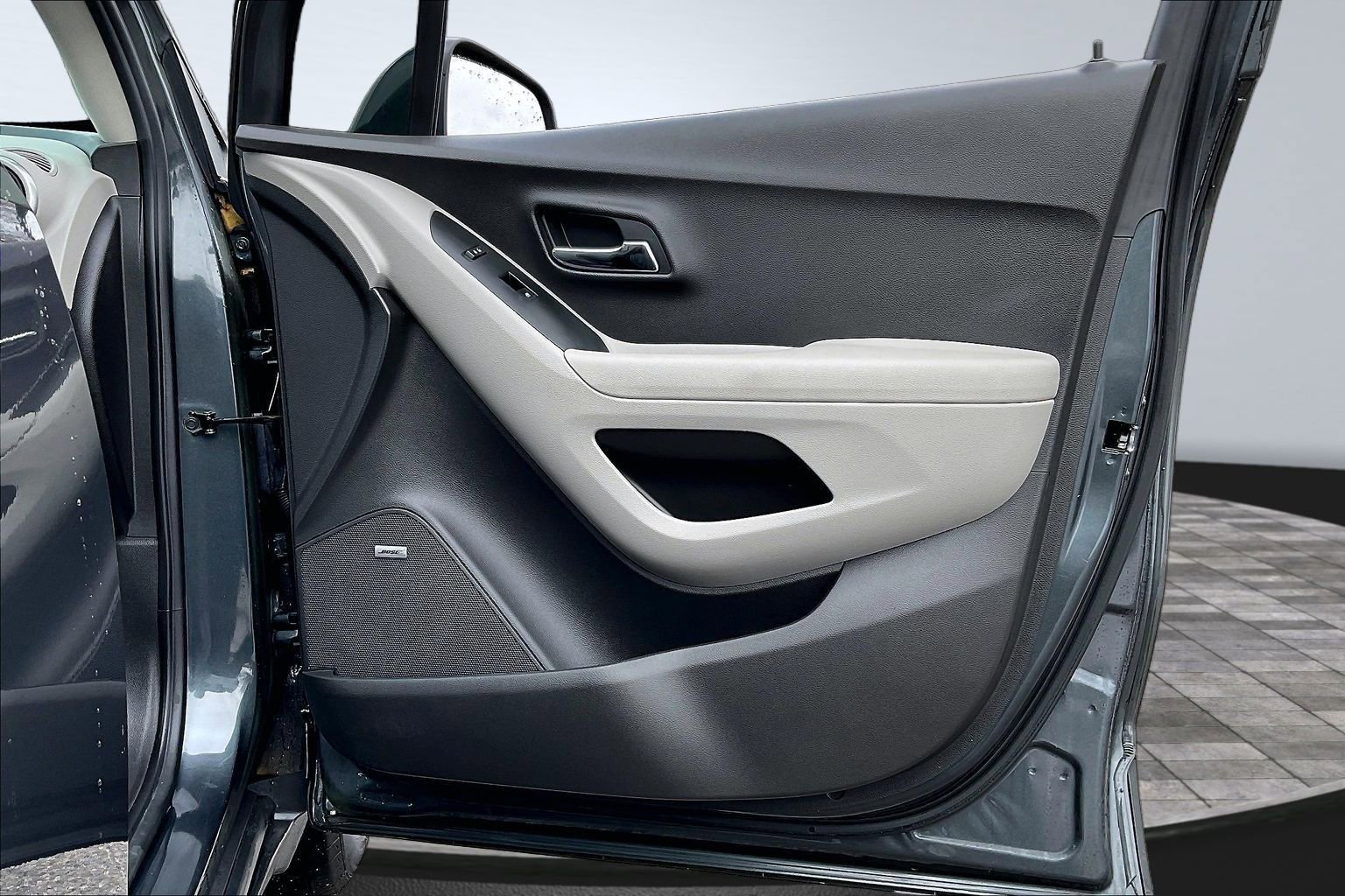 Used 2016 Chevrolet Trax LT w/ LT Sun and Sound Package image 18