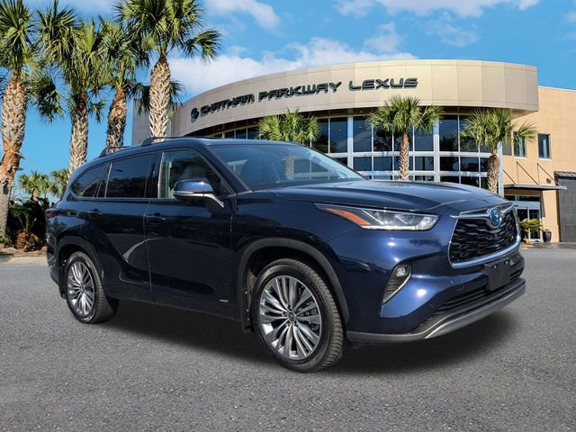 Used 2022 Toyota Highlander Platinum AWD/4WD image 2