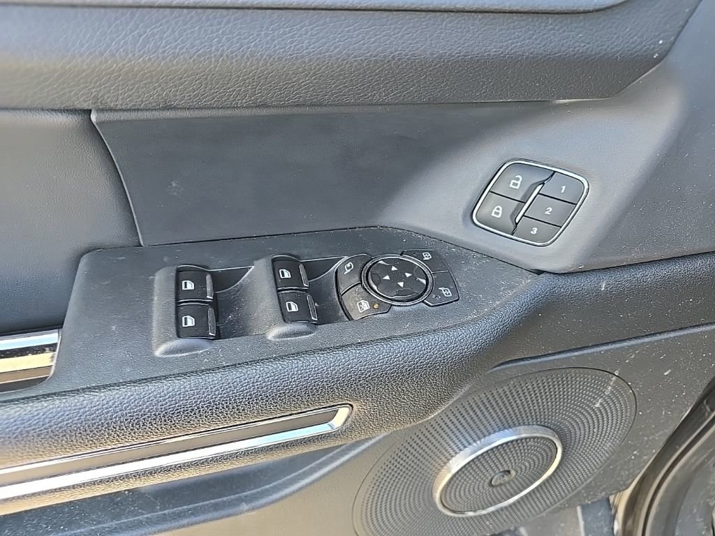 Used 2022 Ford Expedition Limited w/ Equipment Group 304A AWD/4WD image 8