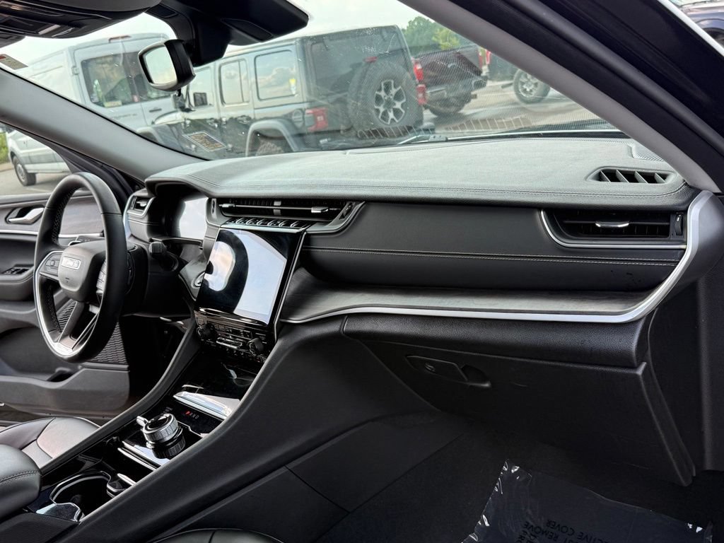 Used 2023 Jeep Grand Cherokee L Limited AWD/4WD image 18