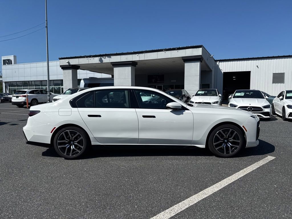 Used 2025 BMW 740i xDrive AWD/4WD image 4