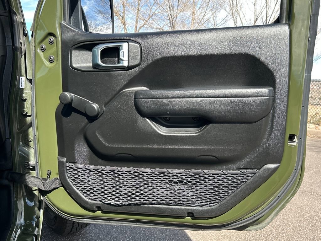 Used 2023 Jeep Wrangler Sport image 29