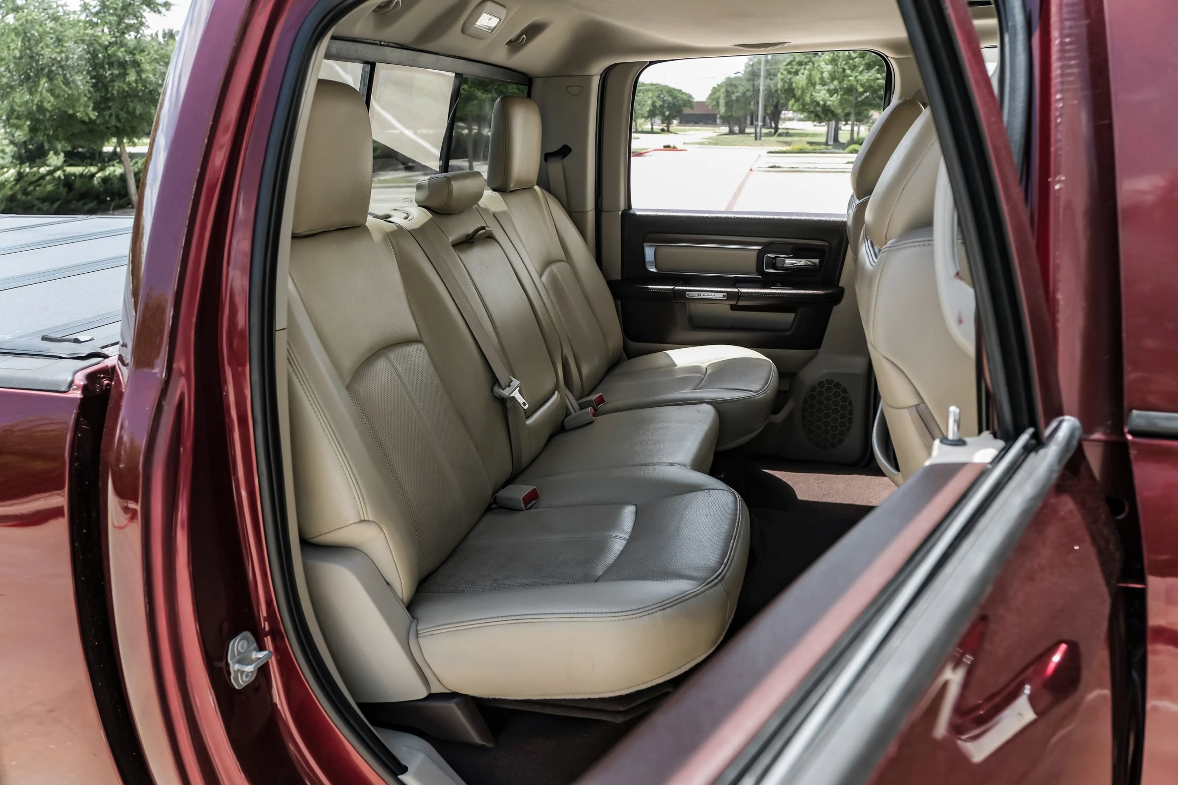 Used 2018 RAM 2500 Laramie w/ Convenience Group AWD/4WD image 32