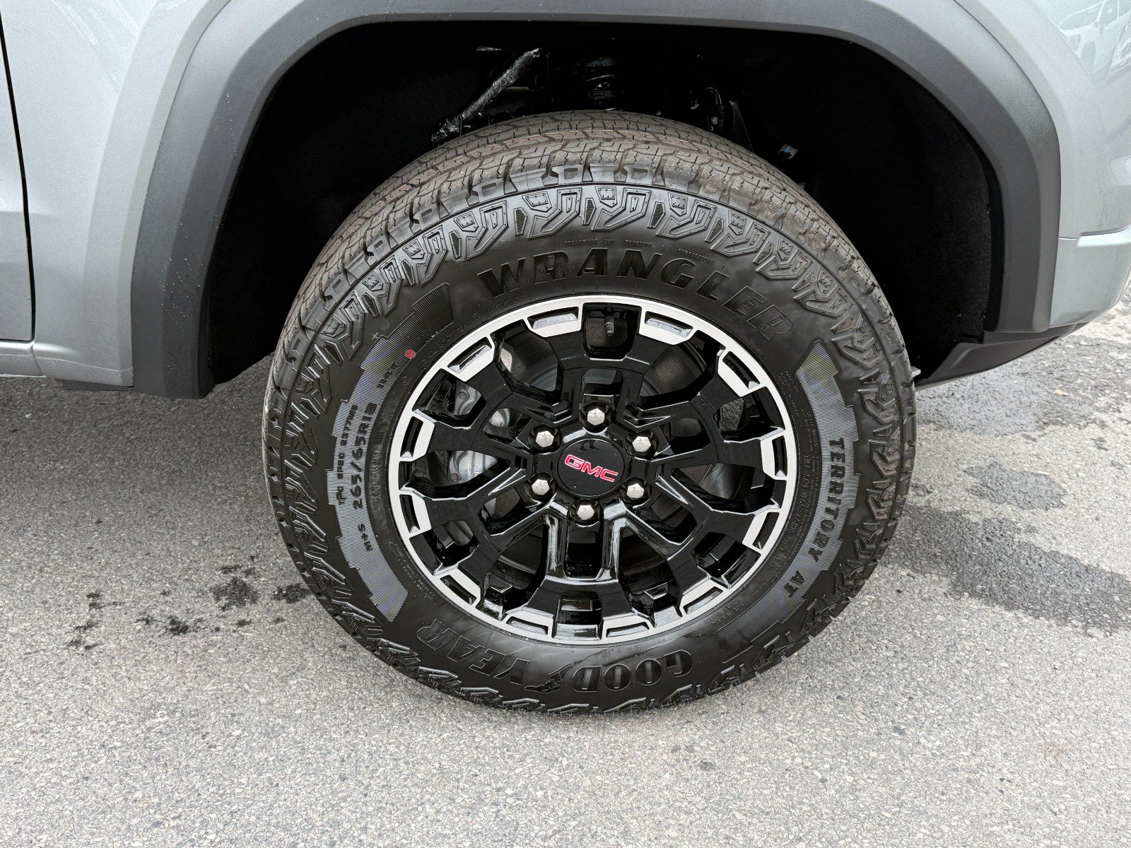 New 2026 GMC Canyon AT4 w/ Off-Road Front Bumper Package AWD/4WD image 12