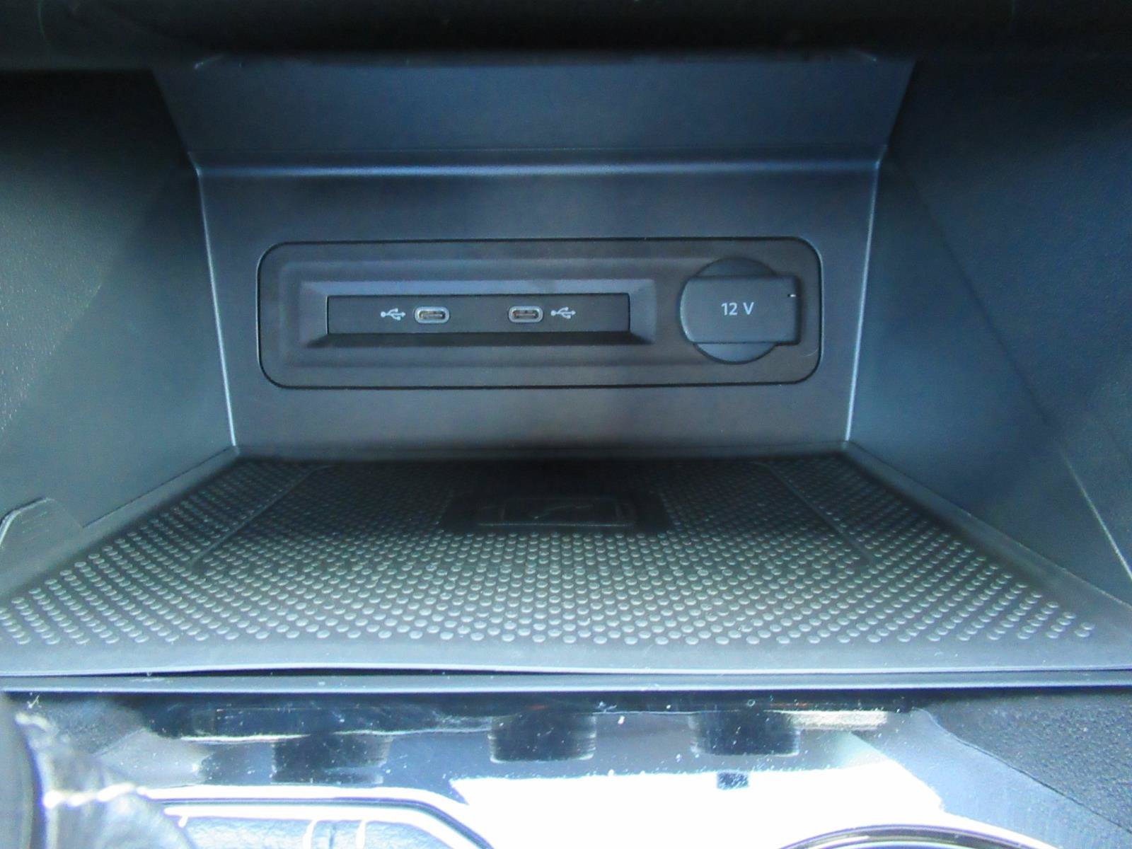 Used 2022 Volkswagen Atlas Cross Sport SE FWD image 27