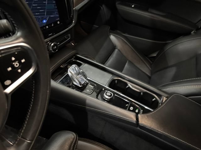 Used 2022 Volvo S90 B6 Inscription w/ Advanced Package image 27
