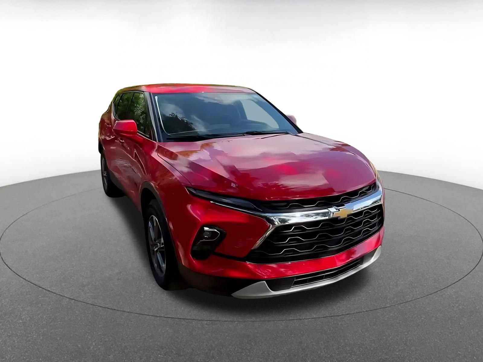 Used 2025 Chevrolet Blazer LT FWD image 2