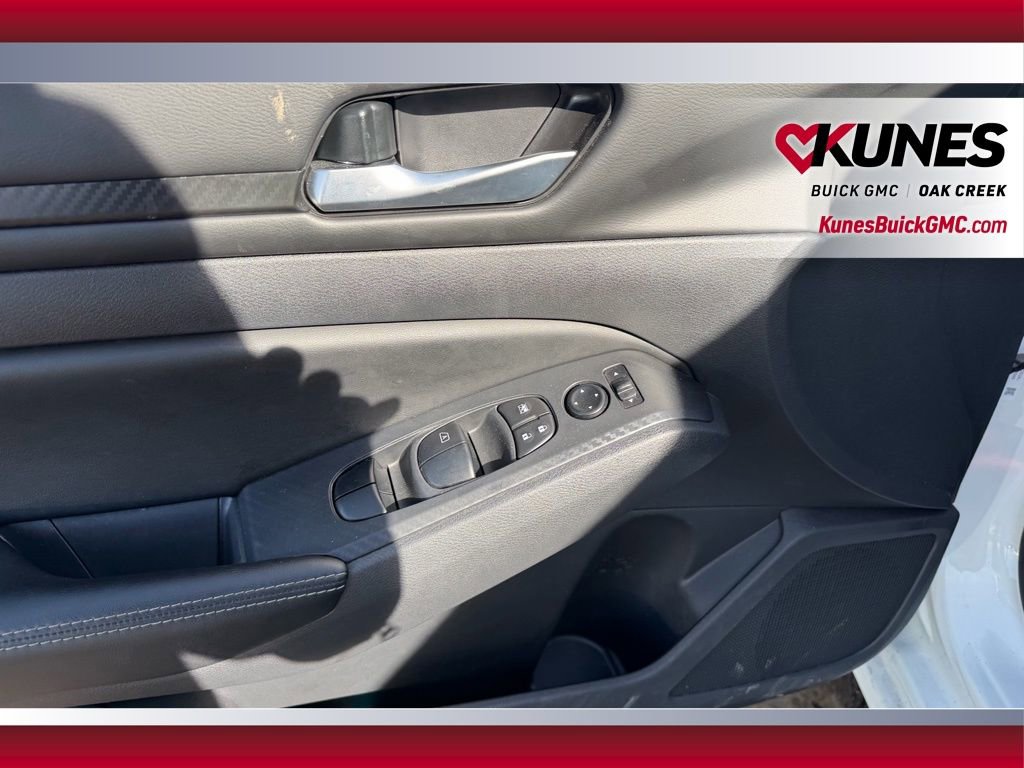 Used 2025 Nissan Altima 2.5 SV image 10