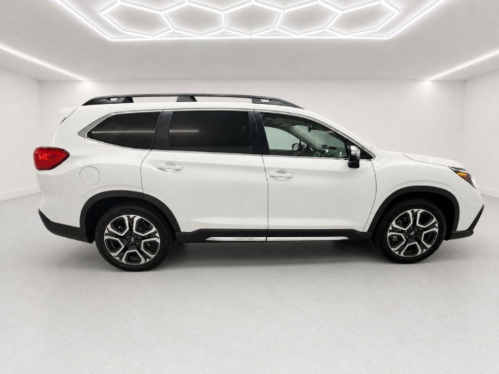 Used 2023 Subaru Ascent Limited w/ Technology Package AWD/4WD image 2