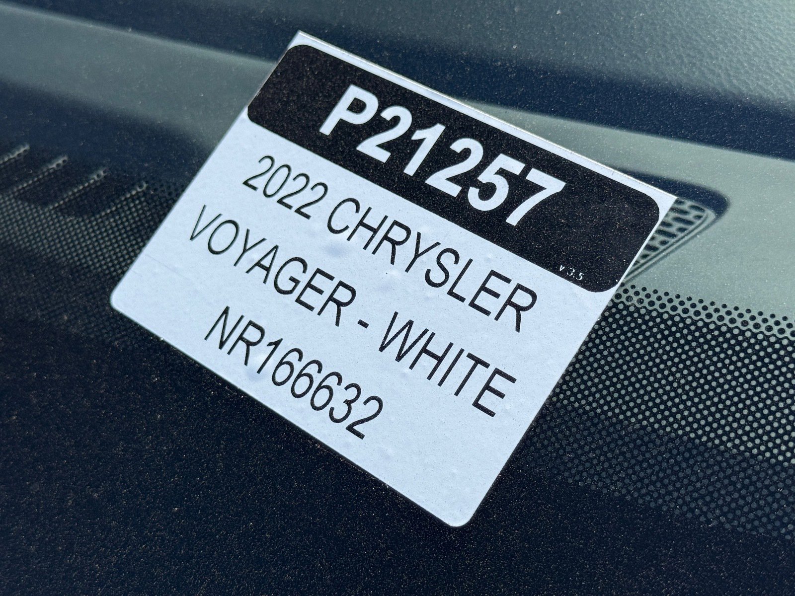 Used 2022 Chrysler Voyager LX image 30