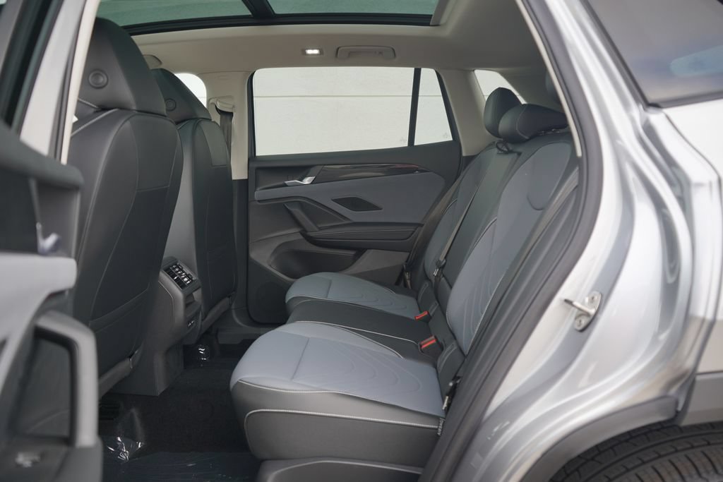New 2026 Volkswagen Tiguan SE FWD image 7