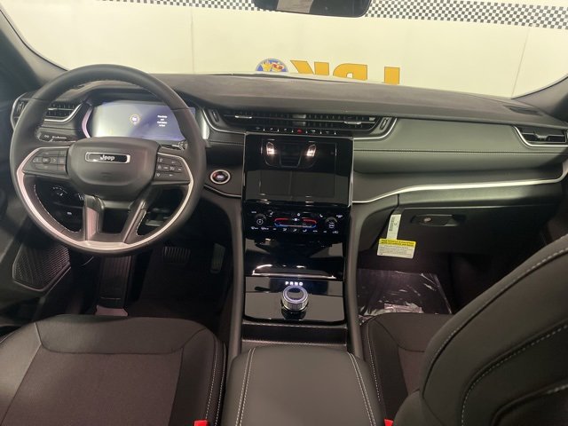 New 2025 Jeep Grand Cherokee Laredo X w/ Luxury Tech Group I image 29