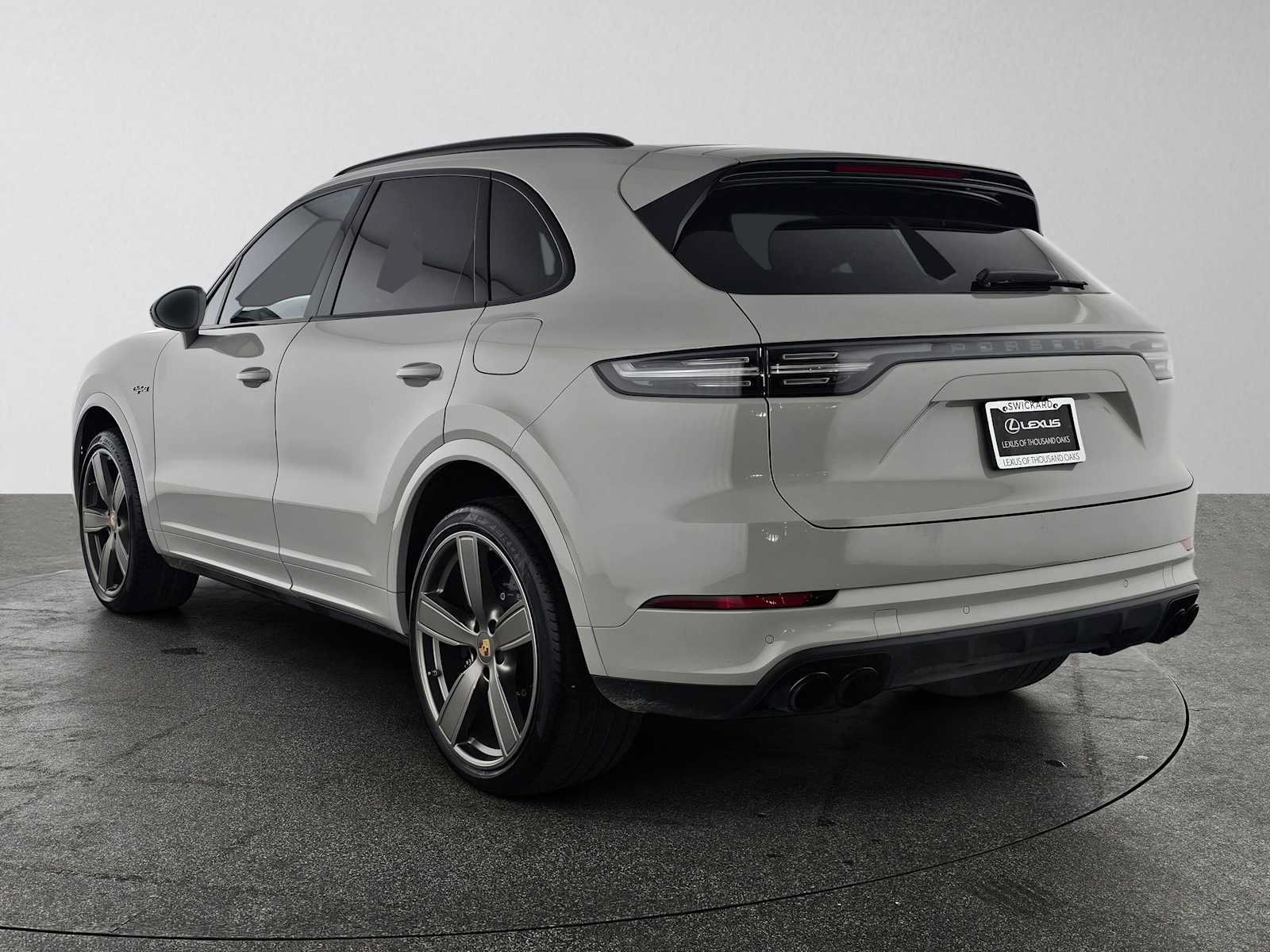 Used 2022 Porsche Cayenne Turbo S w/ Assistance Package AWD/4WD image 5