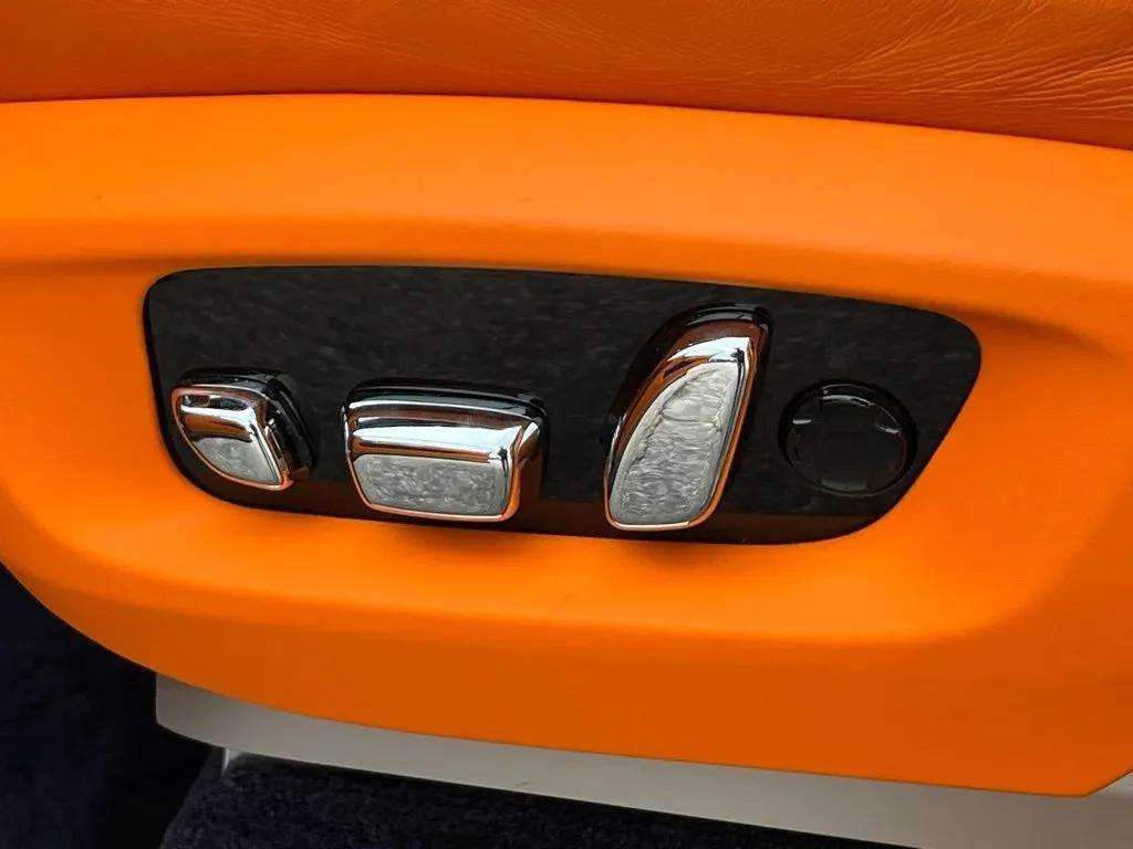 Used 2025 Rolls-Royce Cullinan image 14