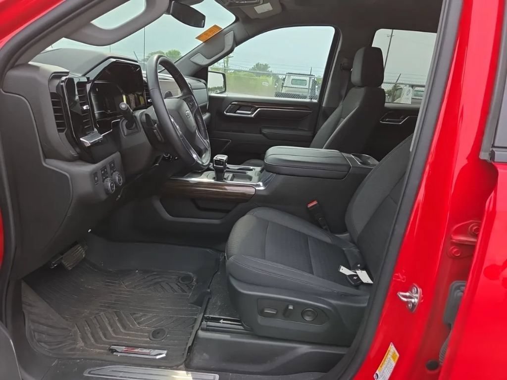 Used 2023 Chevrolet Silverado 1500 RST AWD/4WD image 6