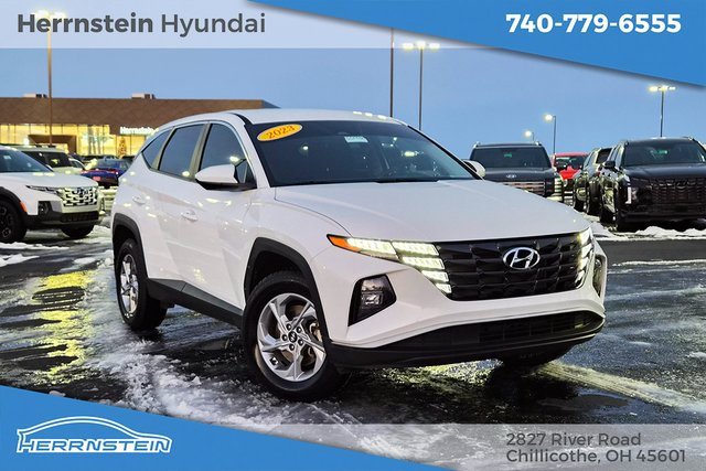 Used 2023 Hyundai Tucson SE image 1