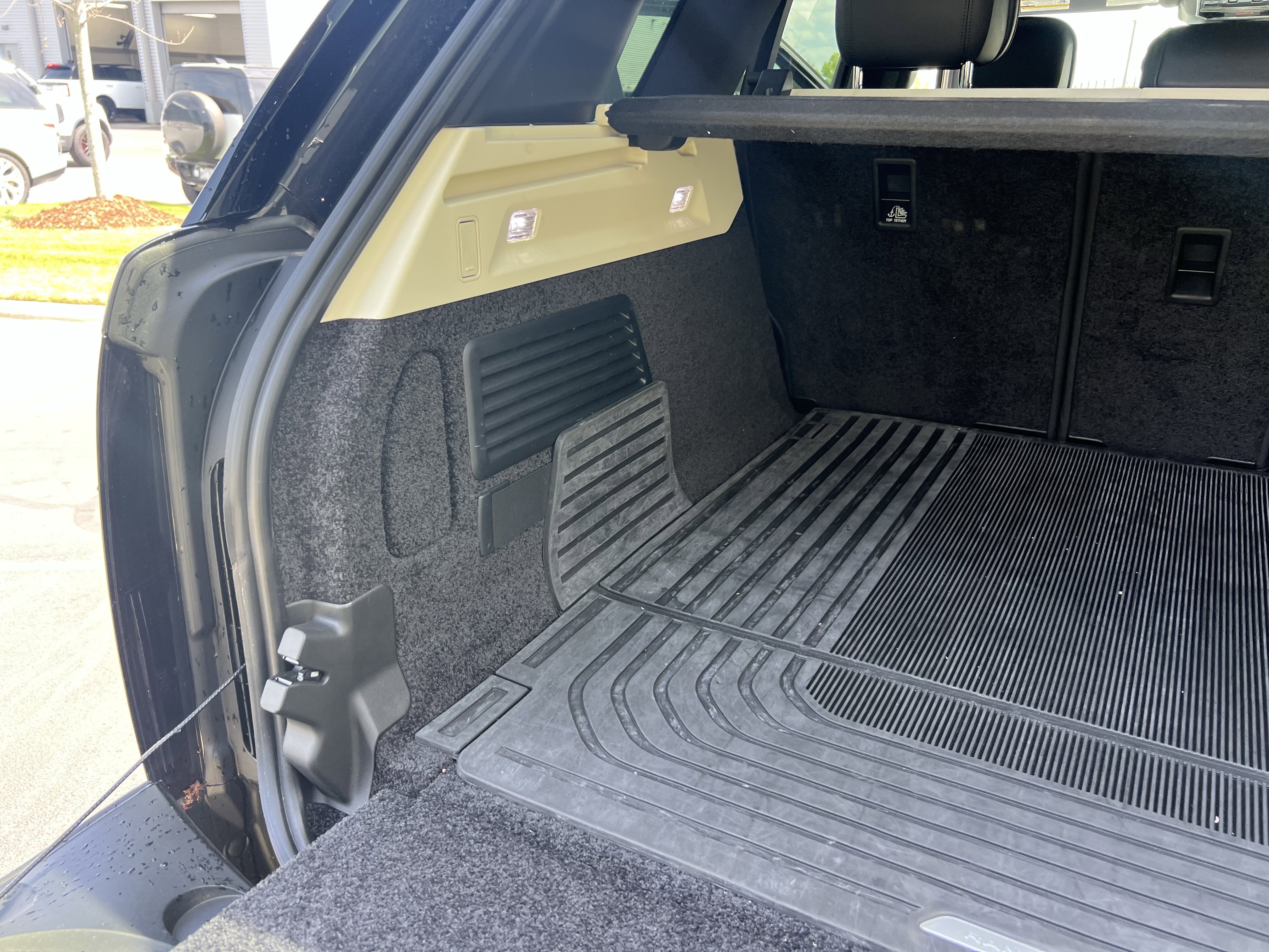 Certified 2024 Land Rover Range Rover SE image 35