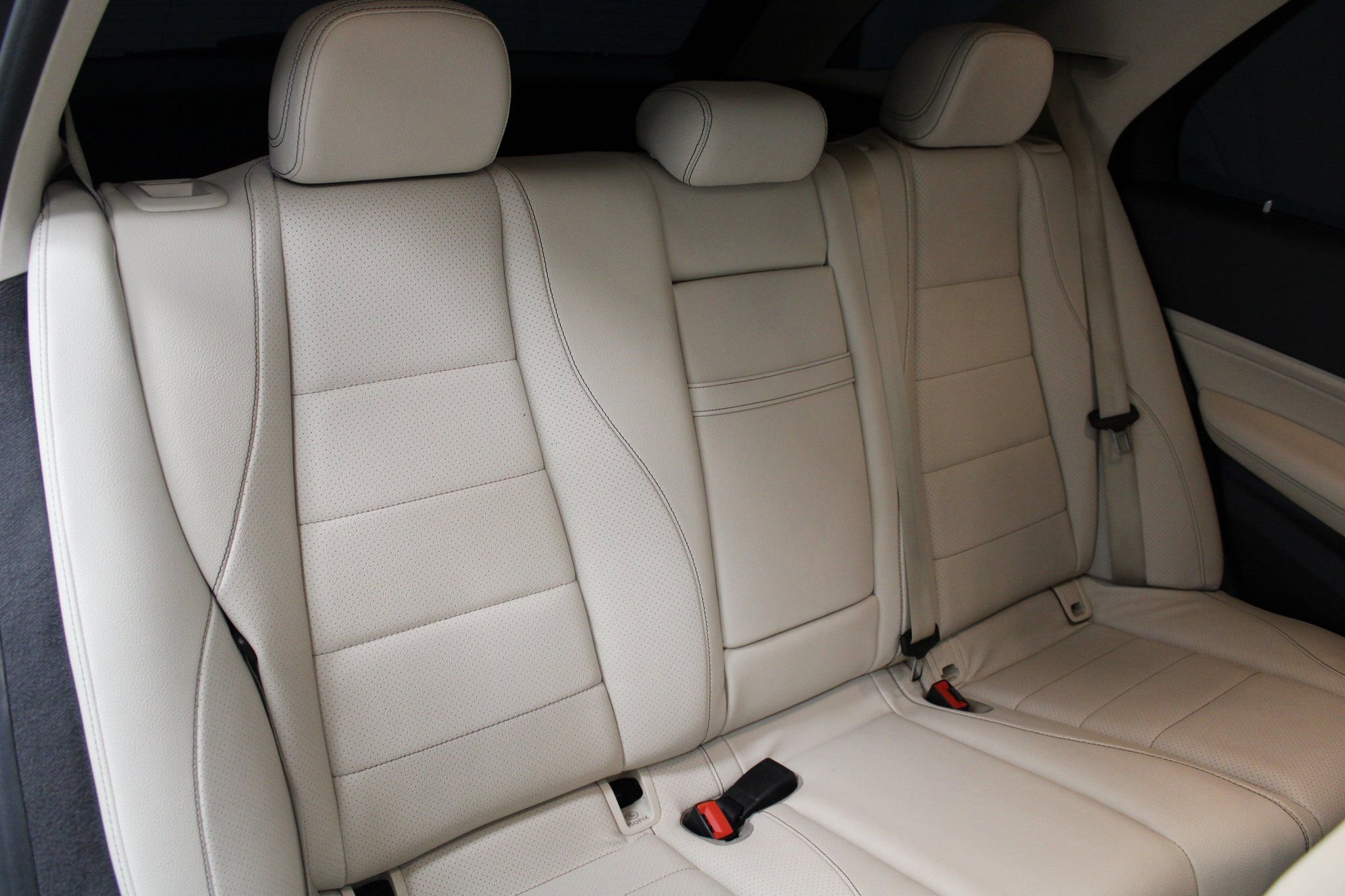 Used 2020 Mercedes-Benz GLE 350 4MATIC w/ Premium Package image 27