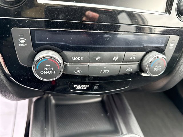 Used 2018 Nissan Rogue SV w/ Sun & Sound Touring Package image 12