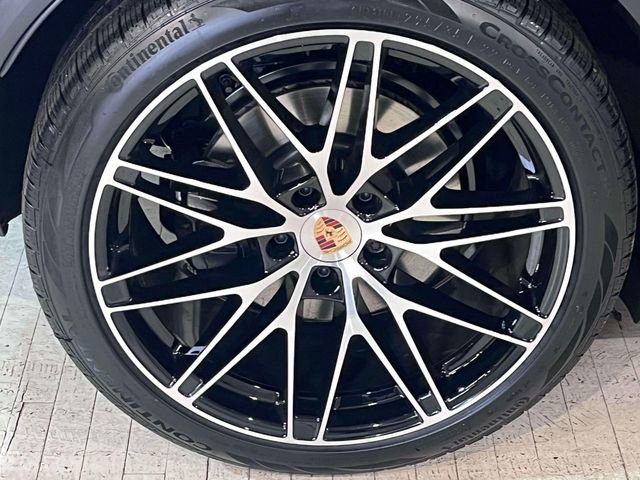 New 2026 Porsche Macan 4 Electric image 14