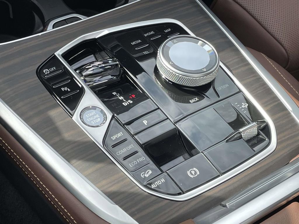 Used 2025 BMW X7 M60i w/ Executive Package image 26