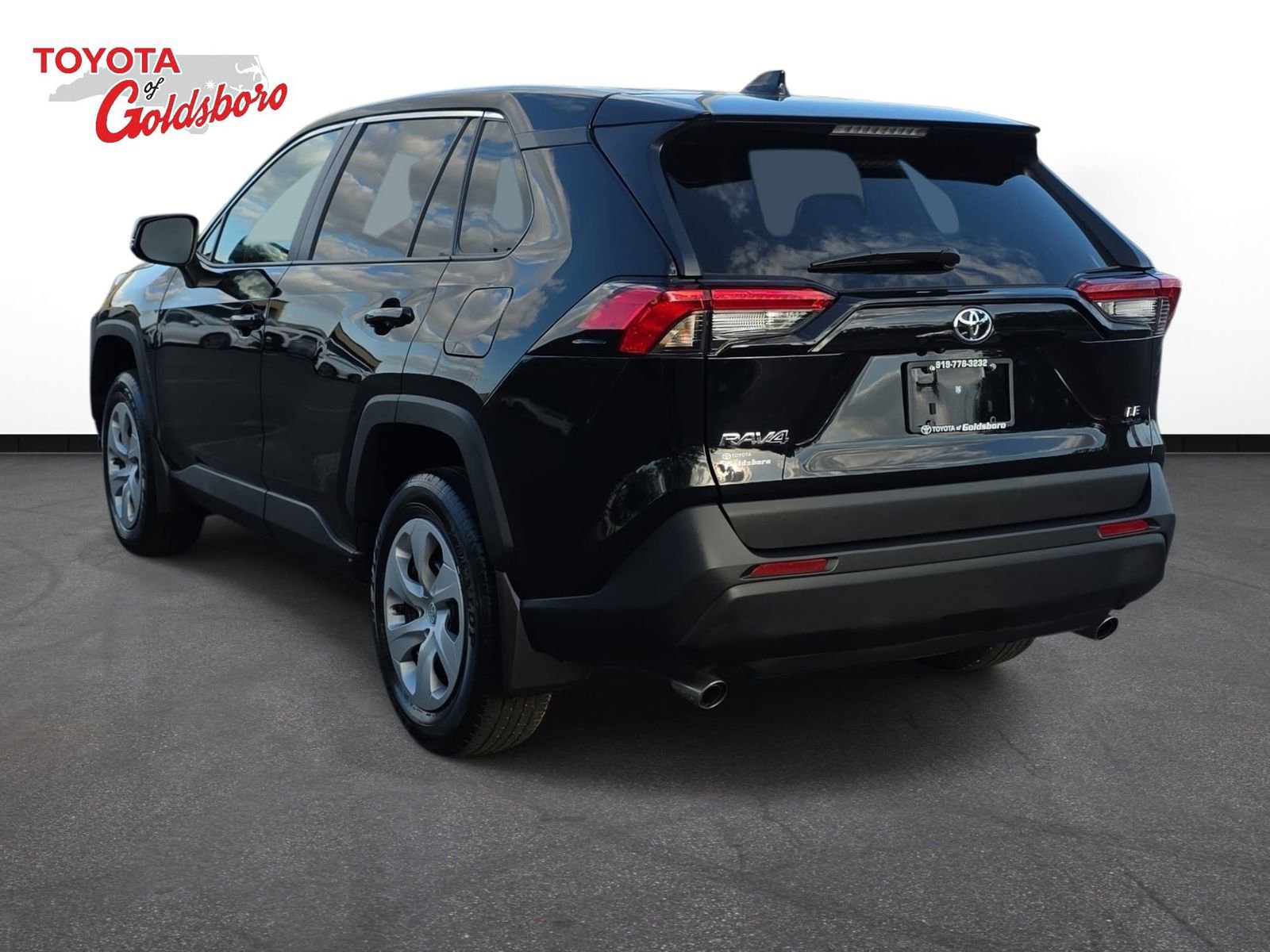 Used 2025 Toyota RAV4 LE image 7