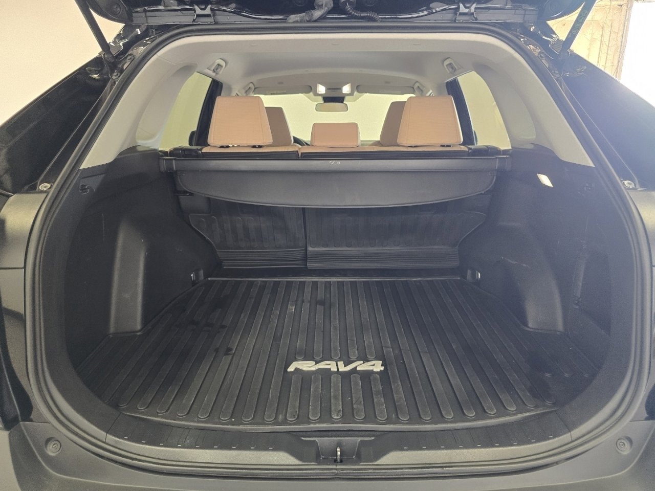Certified 2023 Toyota RAV4 LE AWD/4WD image 18