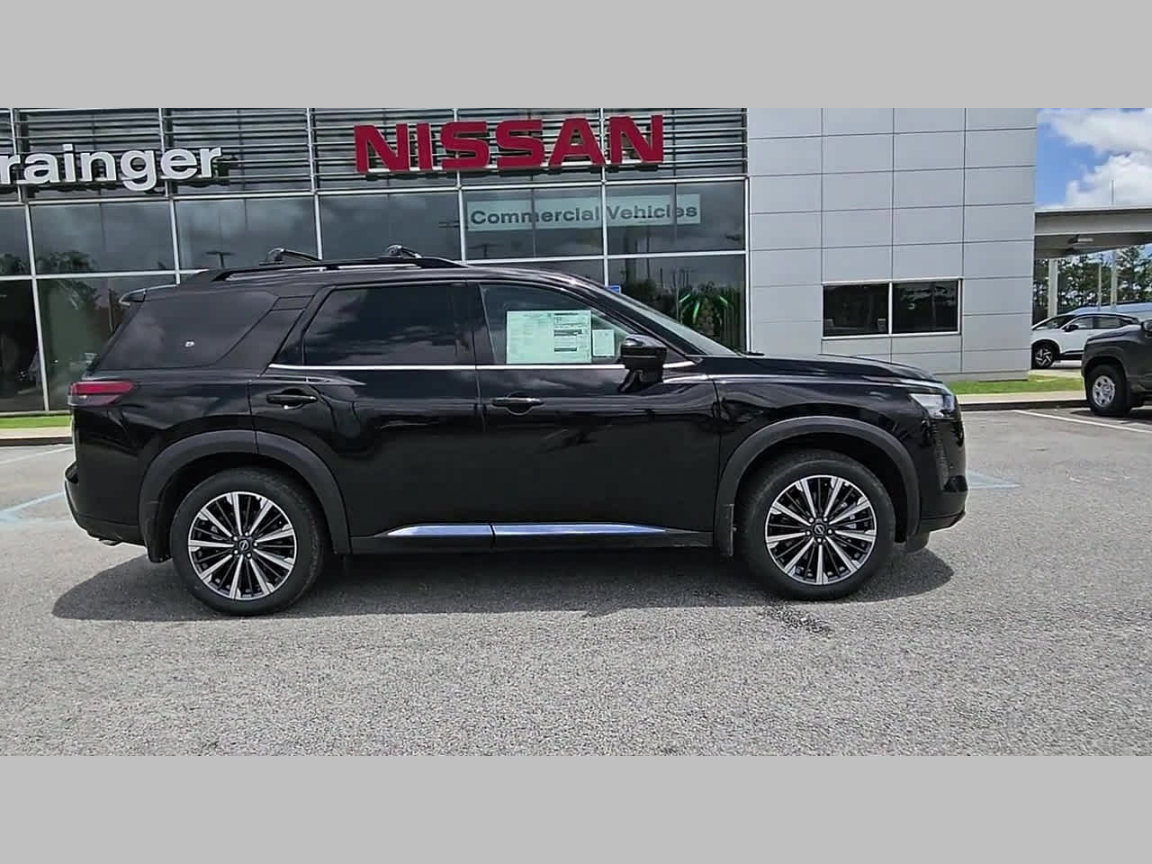 New 2026 Nissan Pathfinder Platinum FWD image 34