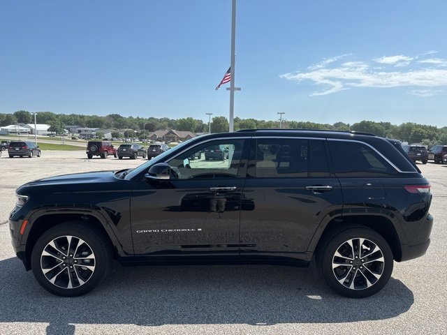 Used 2022 Jeep Grand Cherokee Overland w/ Luxury Tech Group IV image 5