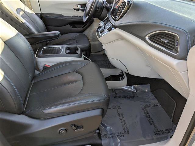 Used 2021 Chrysler Pacifica Touring-L image 20