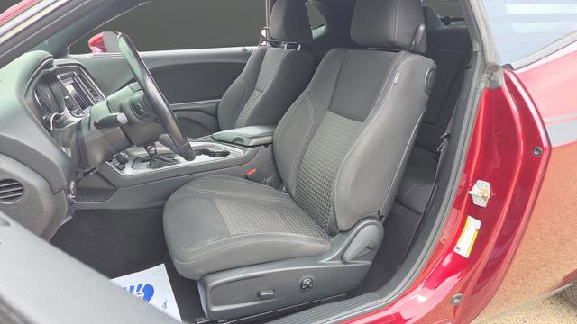 Used 2019 Dodge Challenger SXT RWD image 9