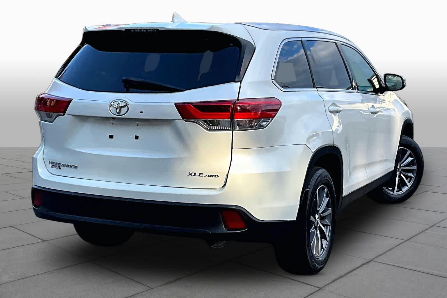 Used 2019 Toyota Highlander XLE AWD/4WD image 13