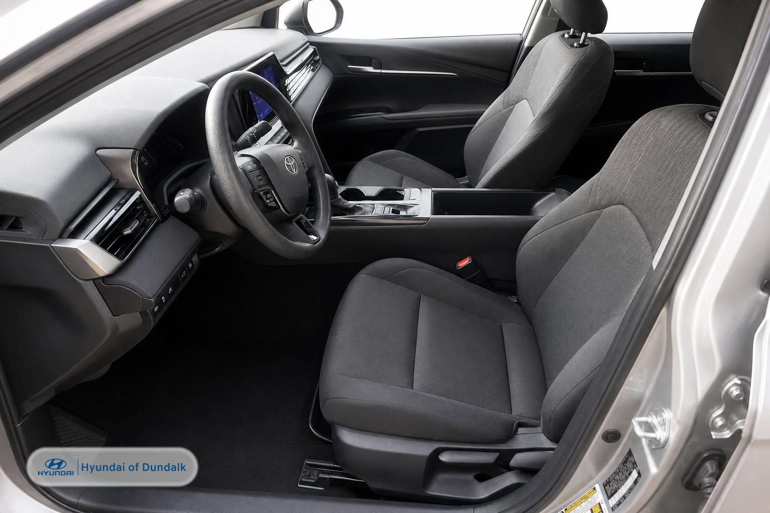 Used 2025 Toyota Camry LE FWD image 5