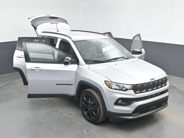 Used 2025 Jeep Compass Latitude w/ Altitude Special Edition AWD/4WD image 46