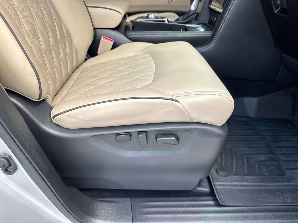 Used 2024 Nissan Armada Platinum w/ Captain's Chairs Package RWD image 17