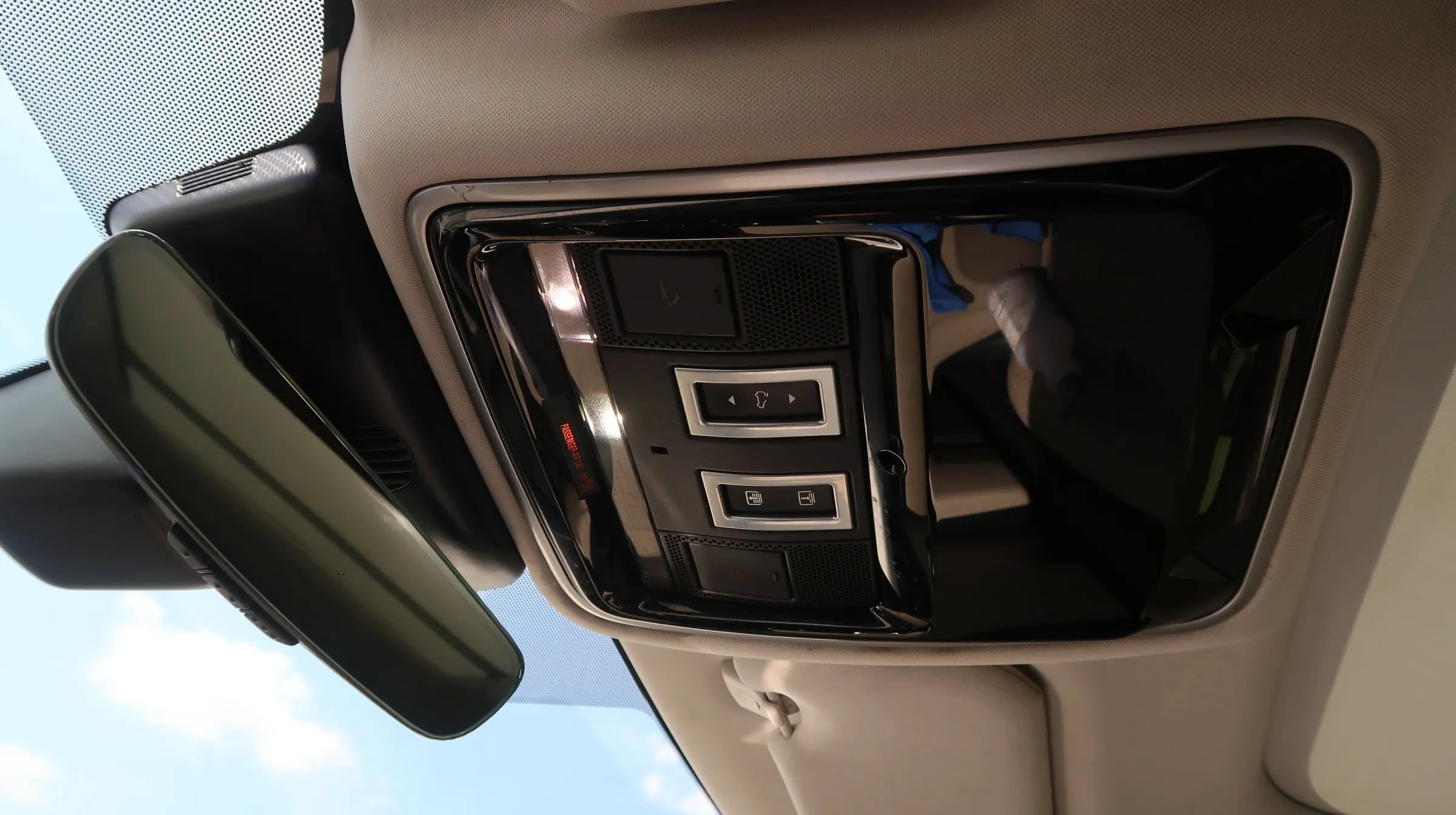 Used 2019 Land Rover Range Rover Velar R-Dynamic SE AWD/4WD image 40