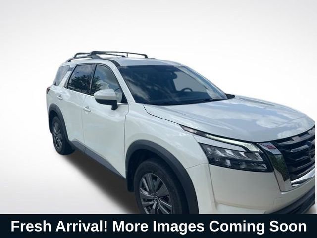 Used 2023 Nissan Pathfinder SV image 1
