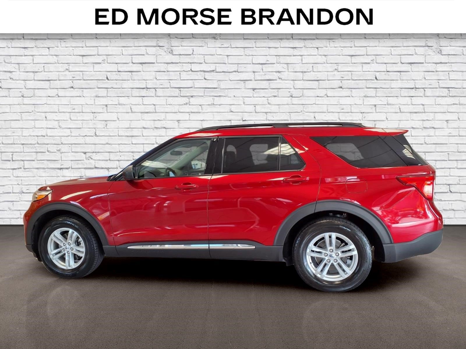 Used 2023 Ford Explorer XLT w/ Equipment Group 202A RWD image 2
