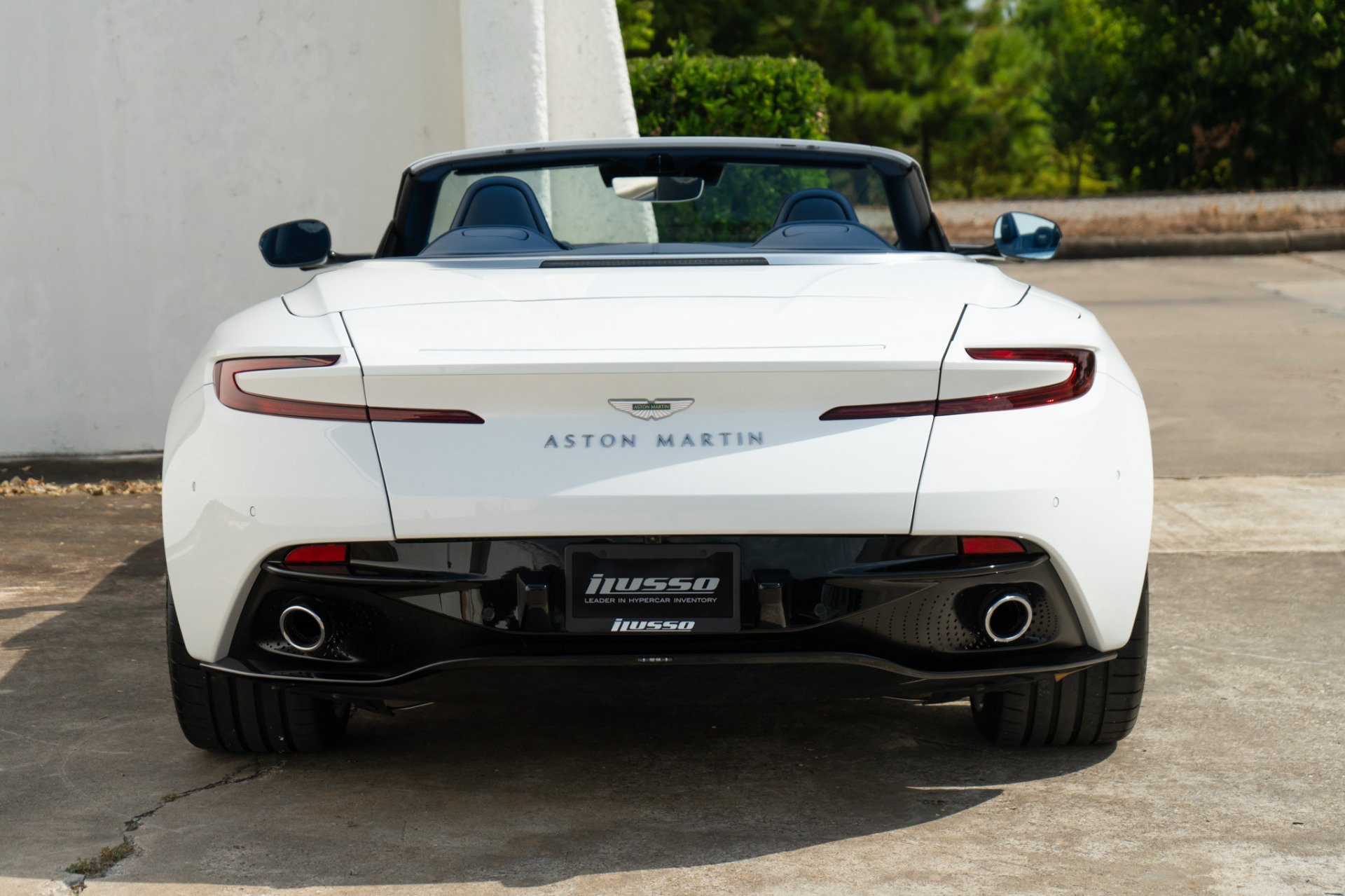 Used 2025 Aston Martin DB12 Convertible RWD image 18