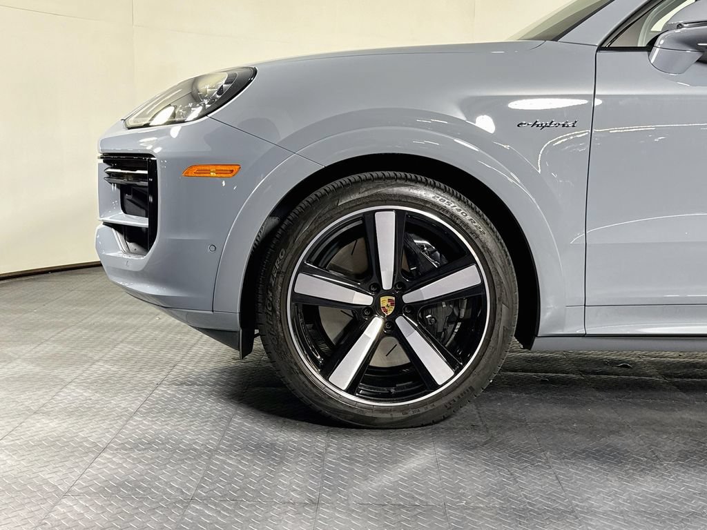 Certified 2024 Porsche Cayenne Turbo AWD/4WD image 26