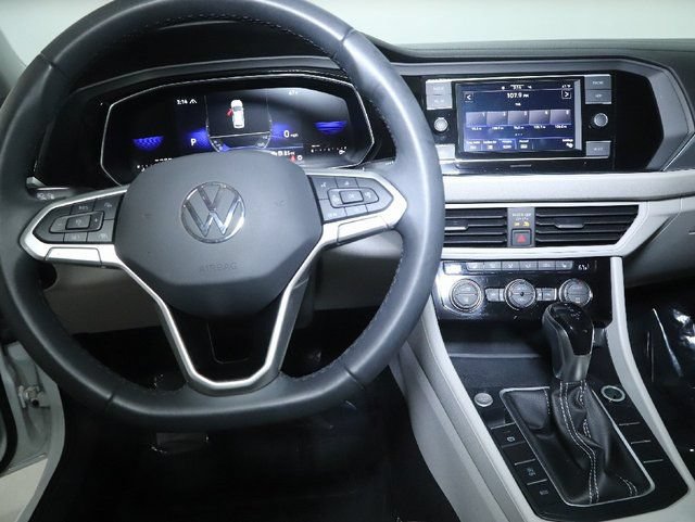 Used 2024 Volkswagen Jetta SE w/ Panoramic Sunroof Package FWD image 28