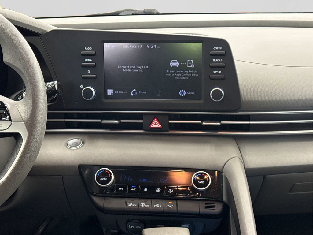 Used 2022 Hyundai Elantra SEL w/ Preferred Accessory Package image 19
