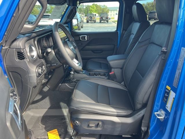 New 2026 Jeep Wrangler Unlimited Sahara AWD/4WD image 7