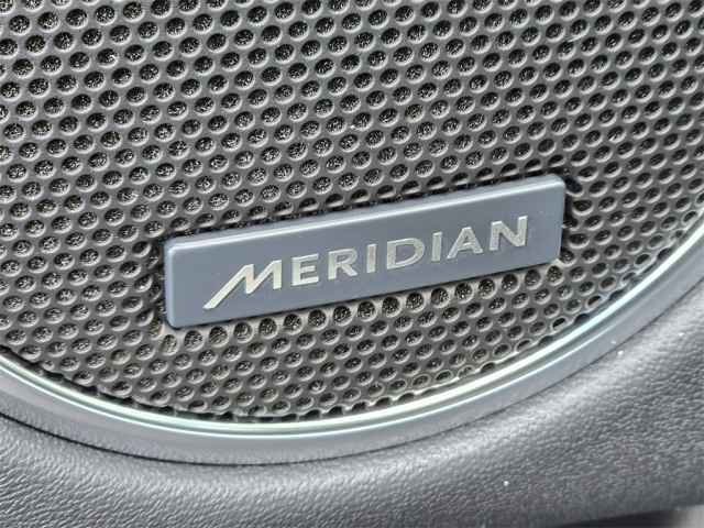 New 2025 Land Rover Discovery Sport S image 7