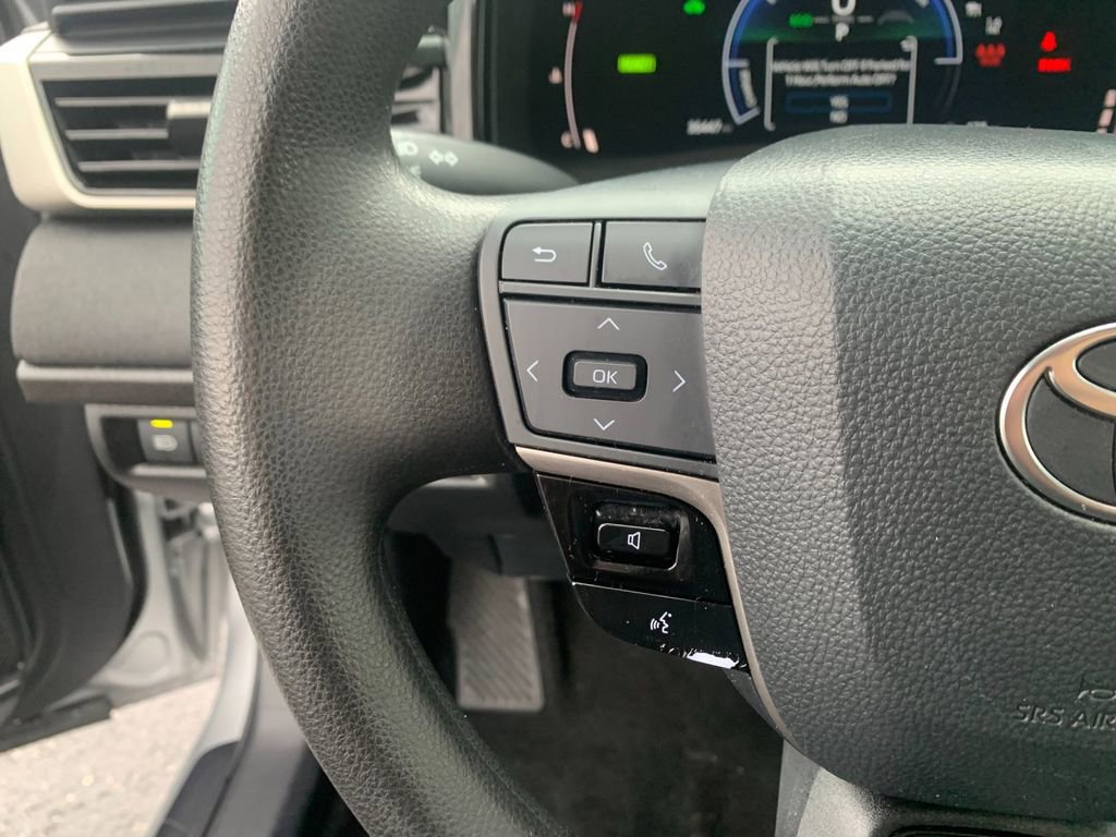 Used 2025 Toyota Camry LE image 27