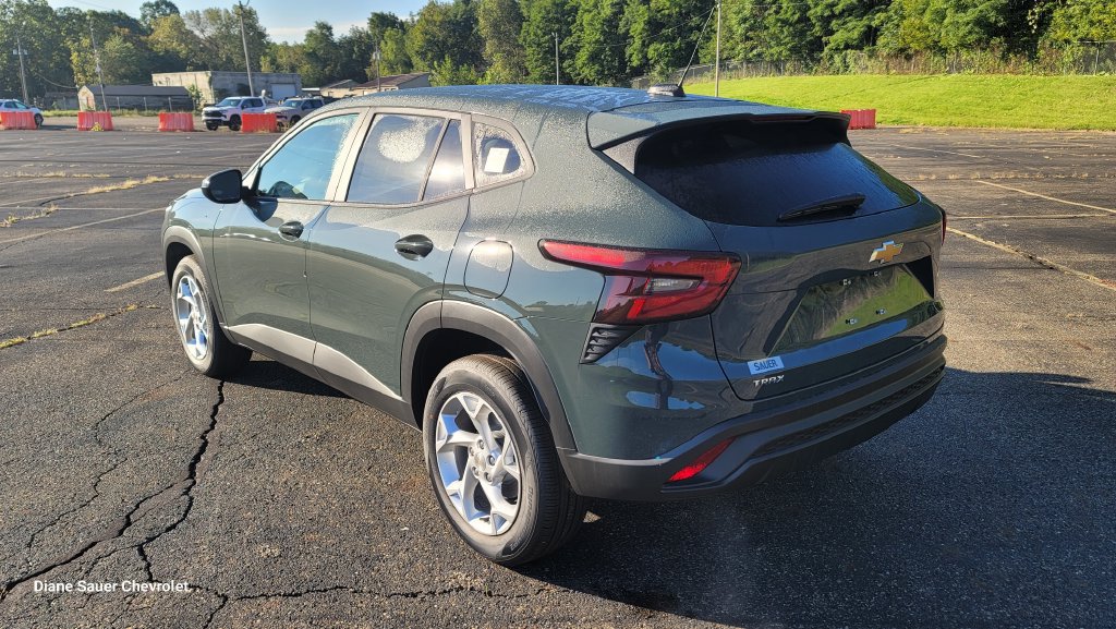 New 2026 Chevrolet Trax LS w/ LS Convenience Package FWD image 9