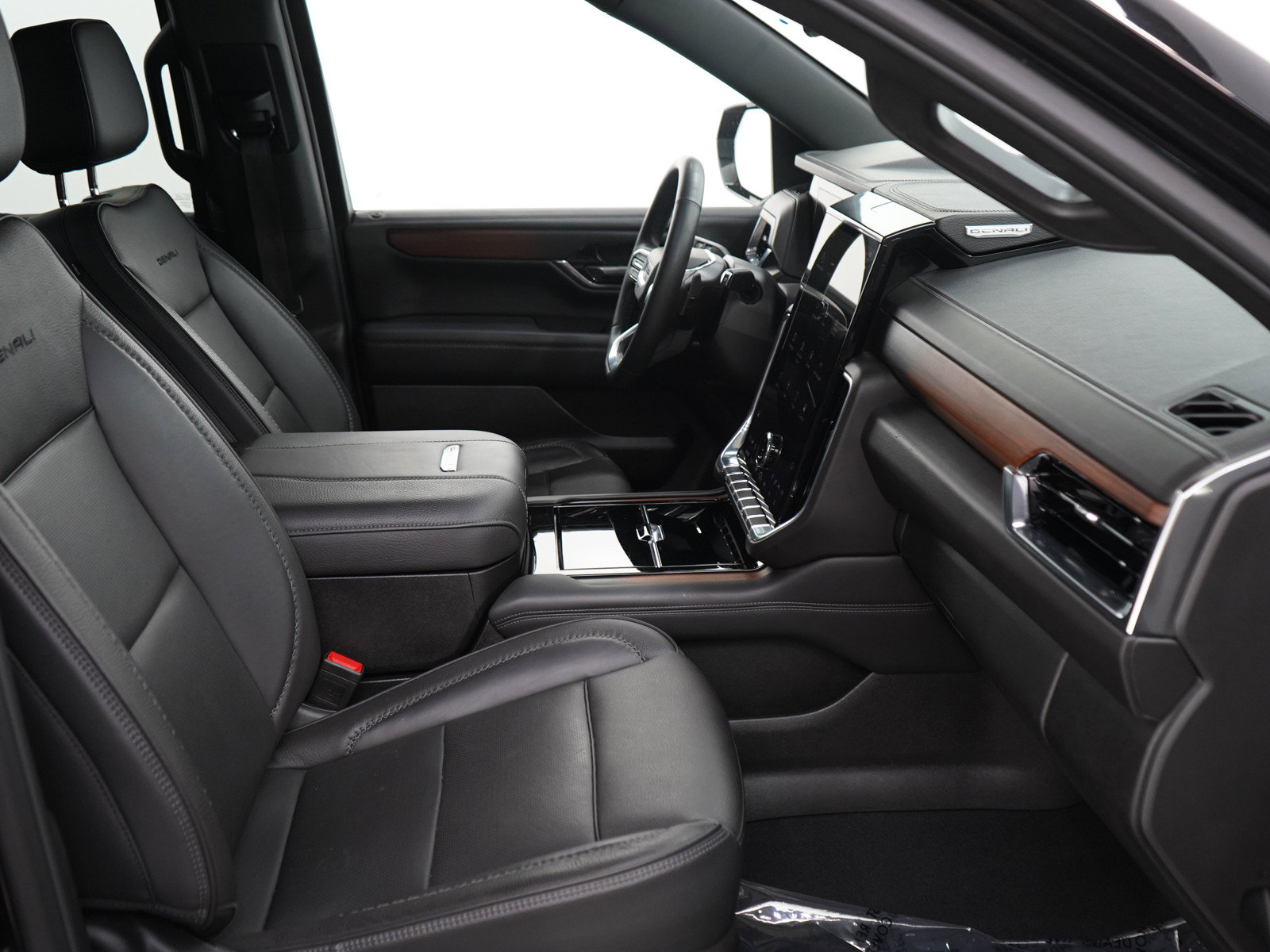 Used 2025 GMC Yukon Denali AWD/4WD image 11