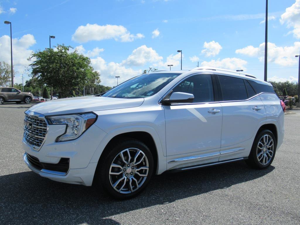 Used 2022 GMC Terrain Denali image 3