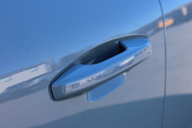 Used 2025 Volvo XC40 B5 Plus image 9