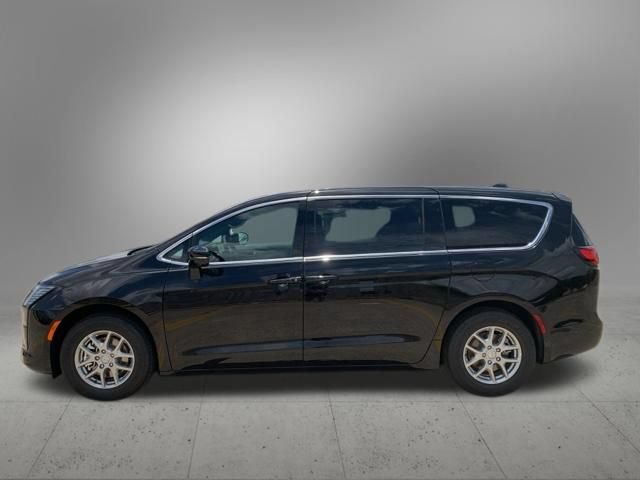 New 2027 Chrysler Pacifica Select FWD image 5